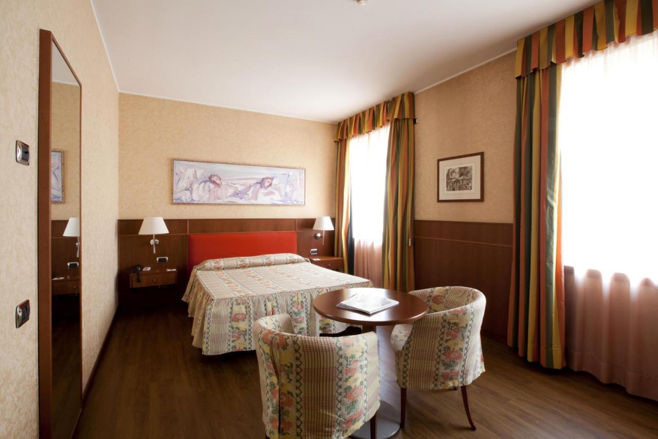 Palace Hotel Moderno Порденоне Экстерьер фото